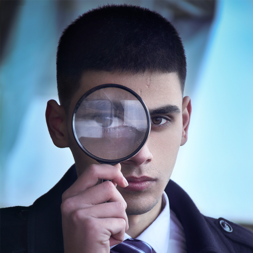 How do I choose a detective